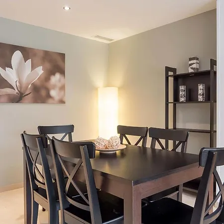 Rent Top Olympic Village 아파트