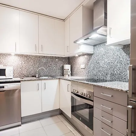 Rent Top Olympic Village 아파트